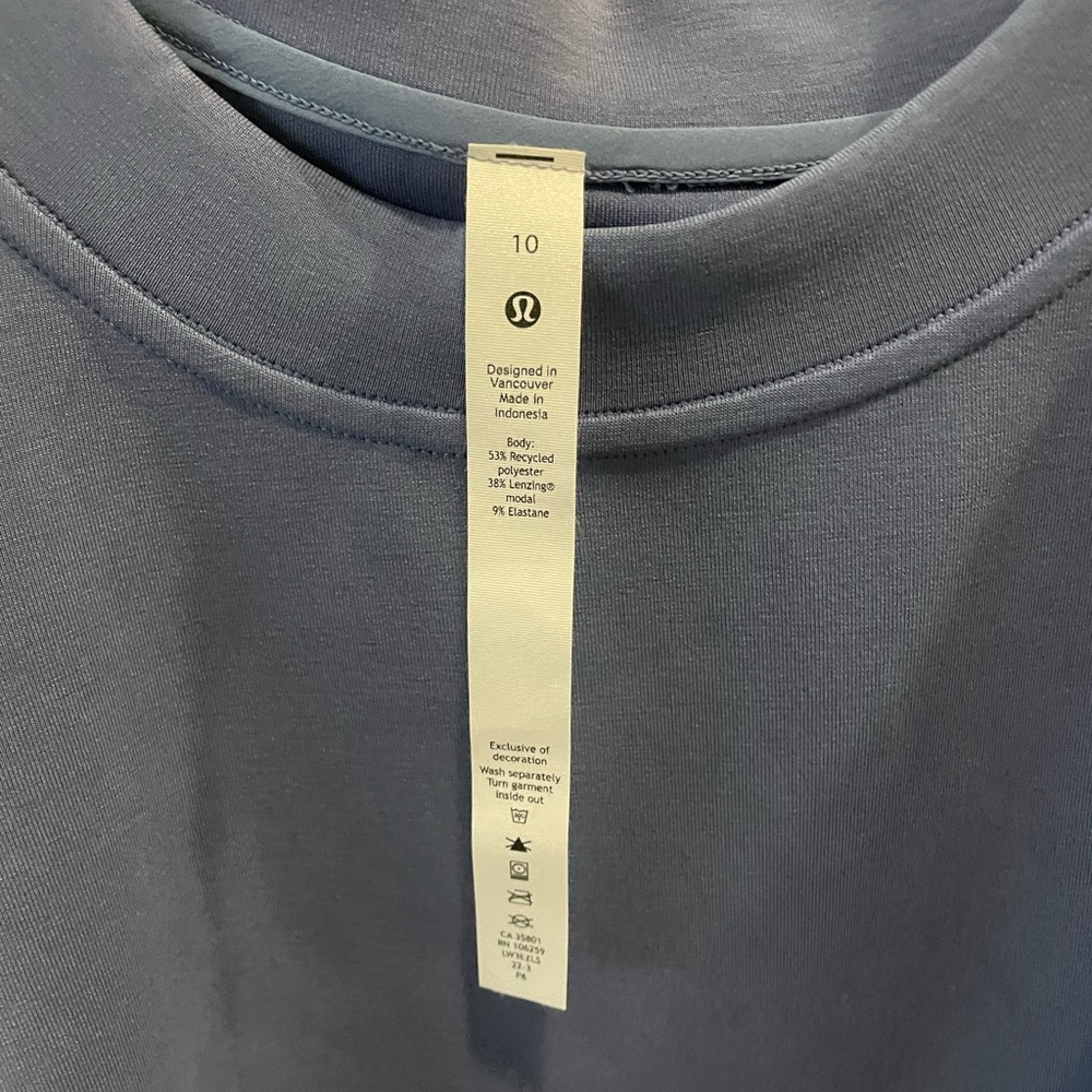 Lululemon NWOT cropped sweatshirt - Picture 3 of 5